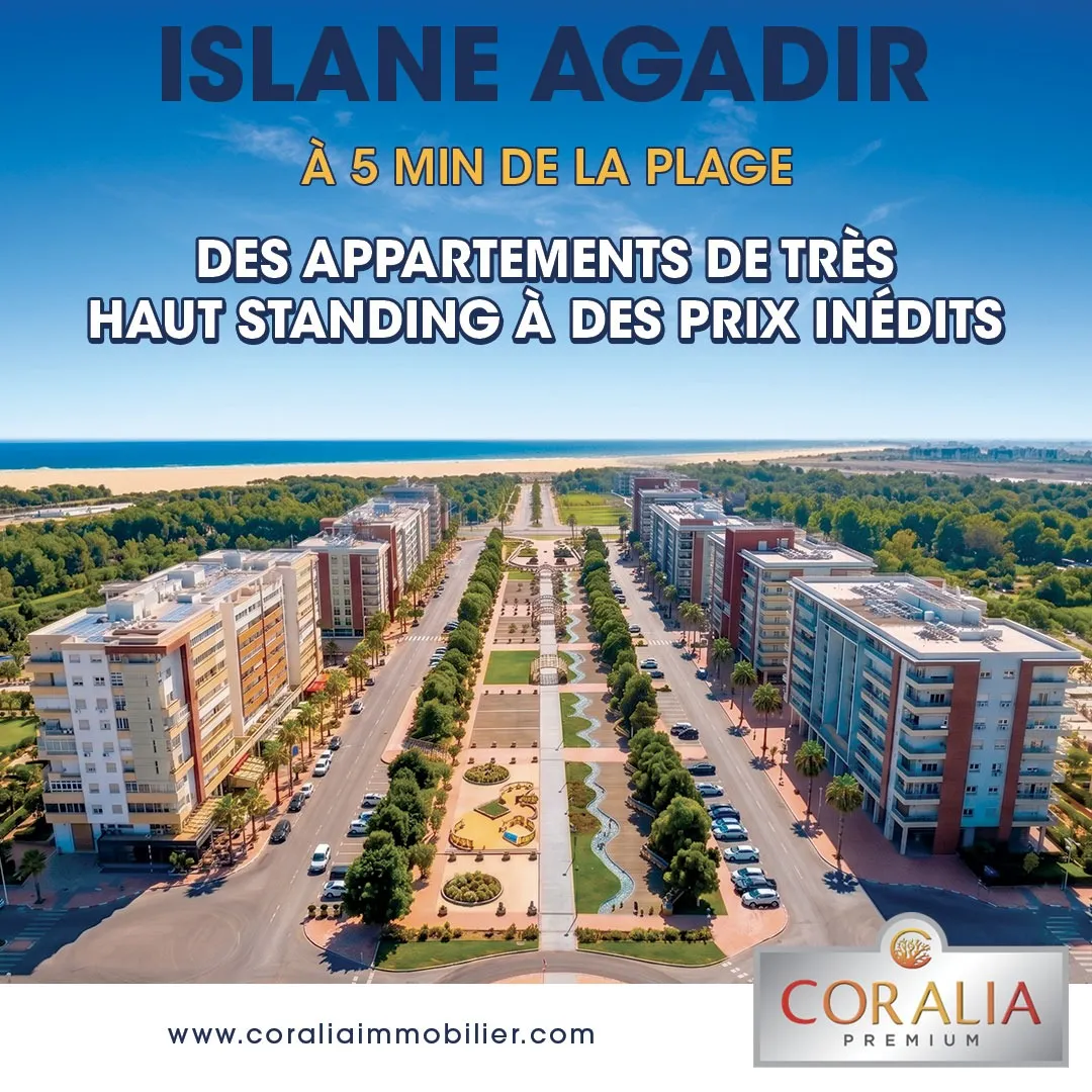 Vue aérienne du projet Islane Agadir, avec ses immeubles d'appartements de haut standing bordant une avenue paysagée à 5 minutes de la plage