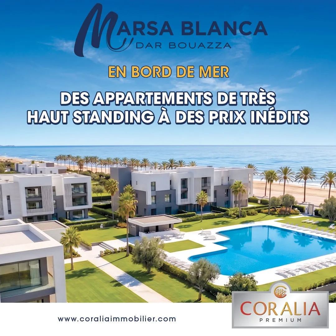 Résidence Marsa Blanca à Dar Bouazza en bord de mer, avec sa grande piscine, ses jardins et ses appartements blancs face à la plage